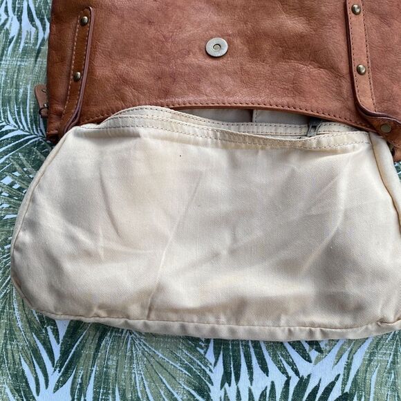 Distressed Leader Handmade Cognac Shoulder Bag - Picture 7 of 8